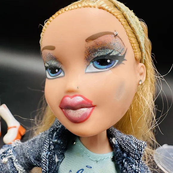 Bratz First Edition Cloe Doll ‘Altered’ 10" Blonde Hair W Outfit & Shoes 2001 - Picture 3 of 15